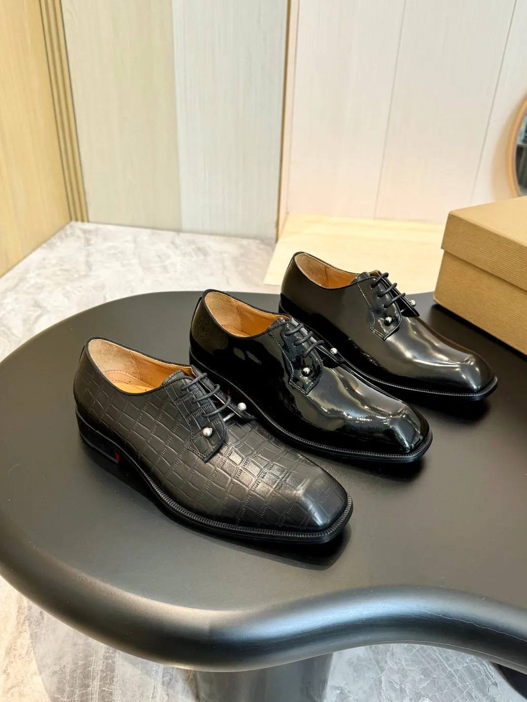 [CL red sole shoes] Top P: 1020💰 Size 39-44 (⚠️38.45.46.47 custom-made, non-returnable and non-exchangeable) 🆑High-end men's business formal leather shoes, original authentic top quality goods ••✅💯 Top original order purchasing agent! Original imported patterned cowhide ➕Imported cowhide lining ➕Cowhide feet ➕Original leather outsole~🉑️Feel free to compare the authentic ones!